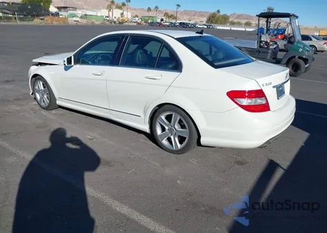 2011 Mercedes-Benz C 300 Sport z USA, uszkodzony, nr VIN WDDGF5EB4BF628654